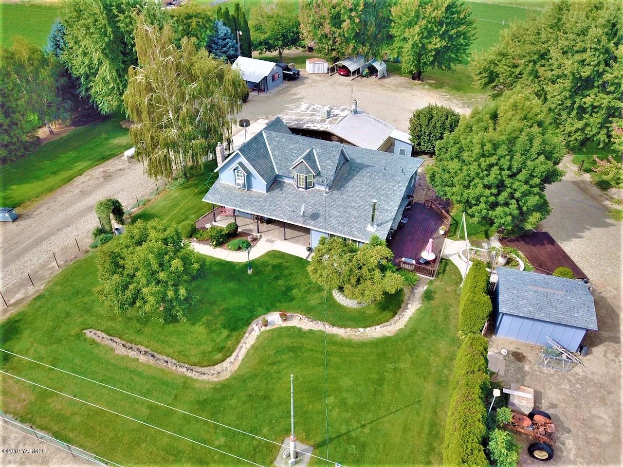2060 Liberty Road Granger, WA 98932 - Photo 3 of 25 an aerial view of a house