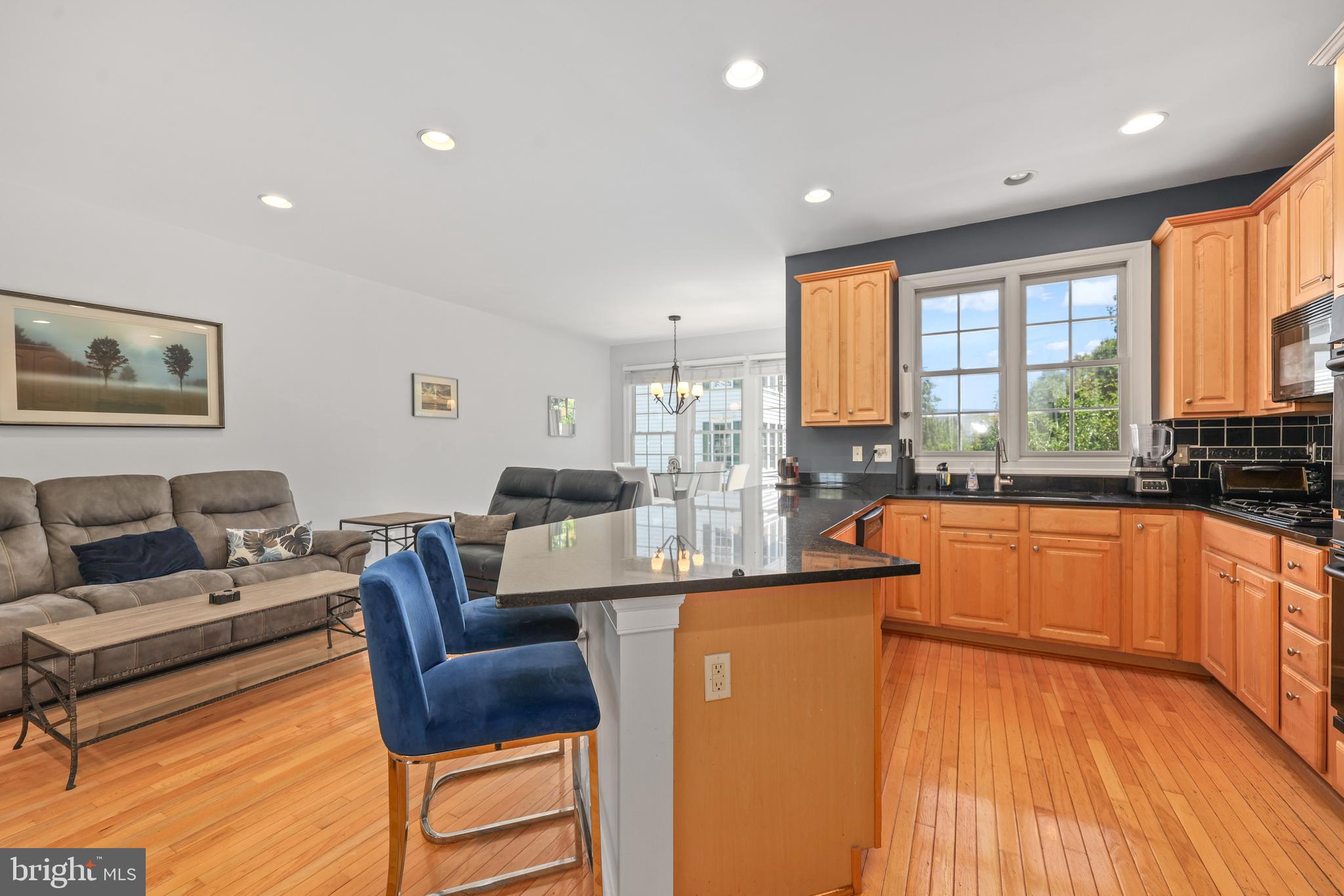 6806 Witton Circle Gainesville, VA 20155 - Photo 10 of 47 a living room with kitchen island furniture and a large window