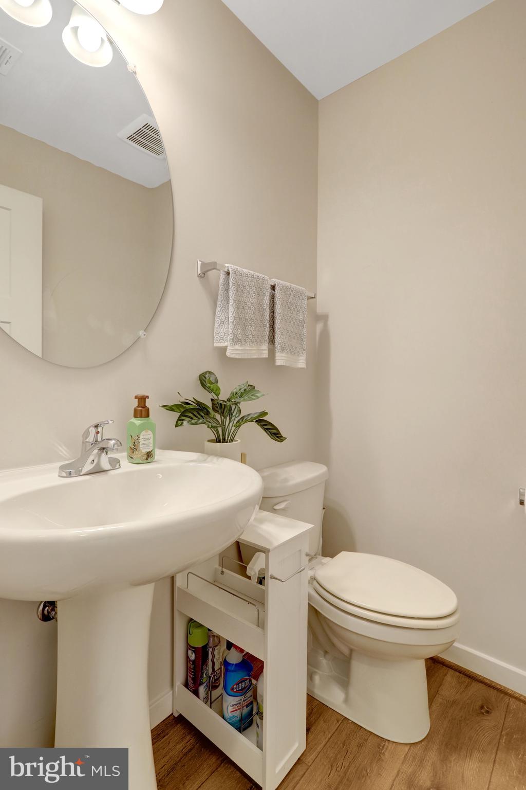 9180 Snowden Ashford Road Lorton, VA 22079 - Photo 6 of 28 a bathroom with a sink a toilet and mirror