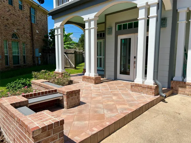 a view of a backyard with plants and outdoor seating