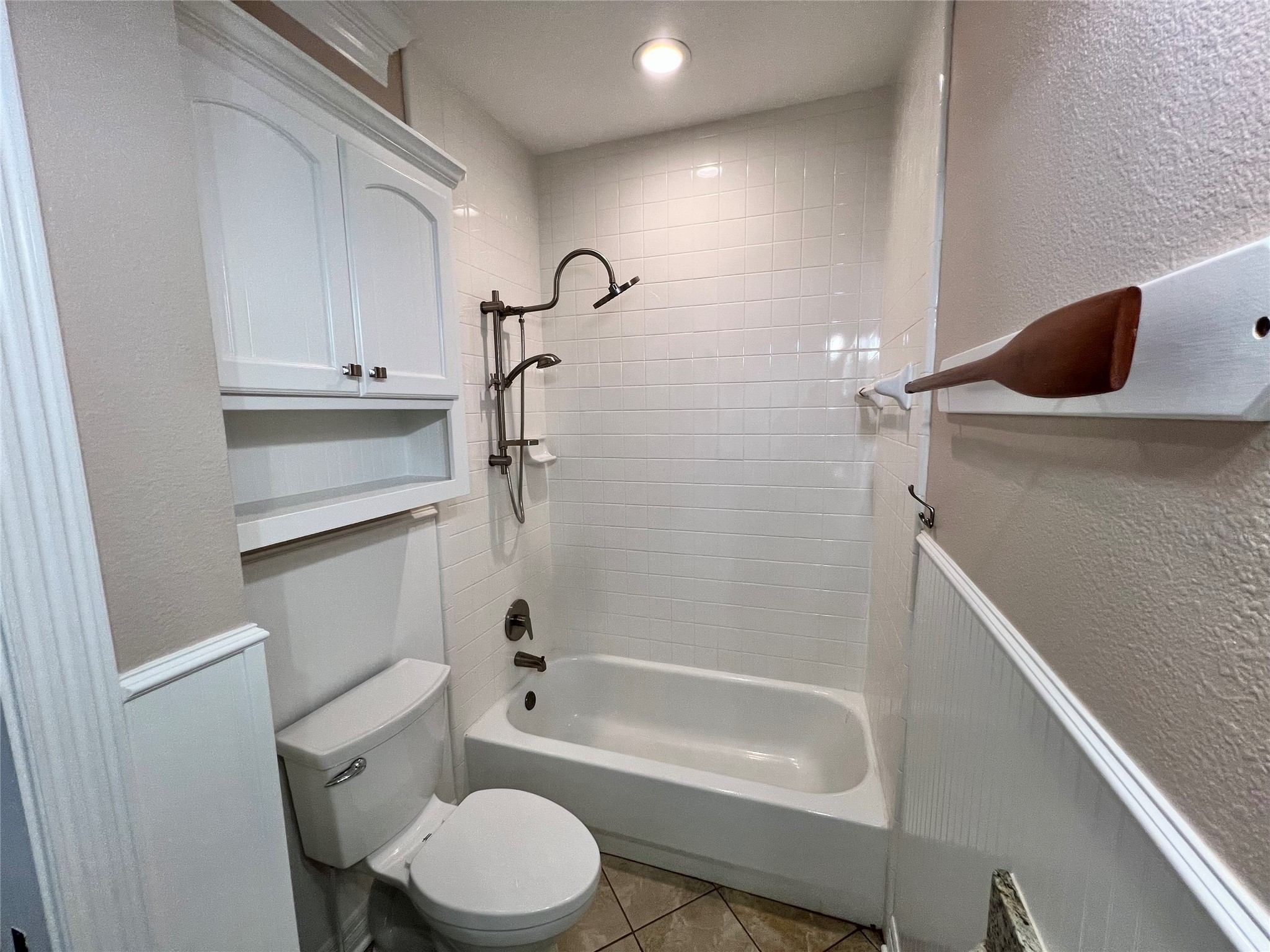 341 Lasso Street Angleton, TX 77515 - Photo 42 of 49 a bathroom with a toilet and a bathtub
