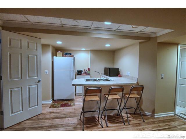 1353 Welland Drive Rochester, MI 48306 - Photo 29 of 35 31267417-28.JPG