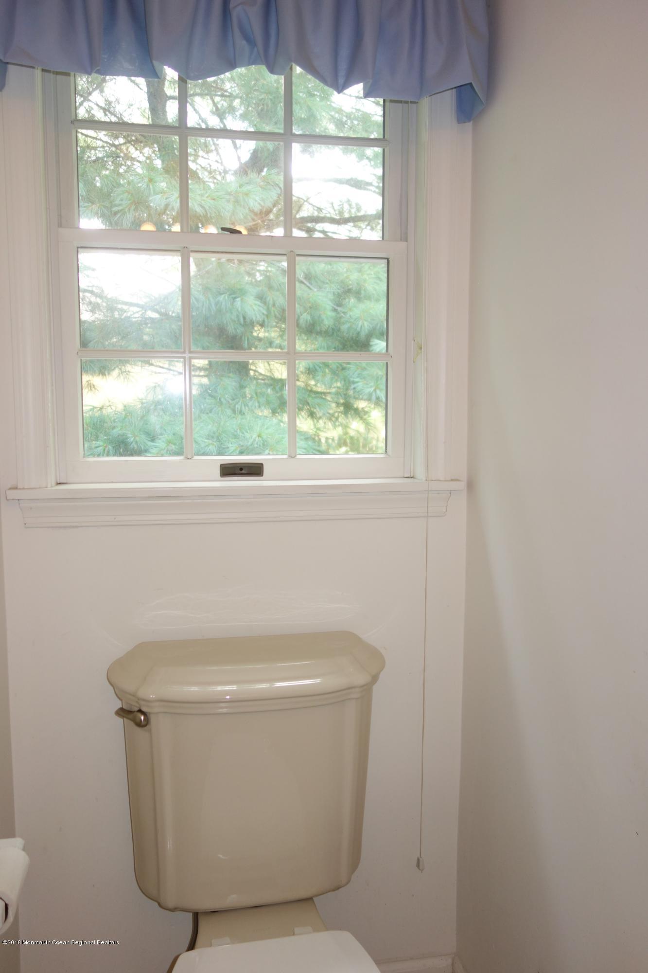 109 Sextant Road Manahawkin, NJ 08050 - Photo 16 of 35 eee