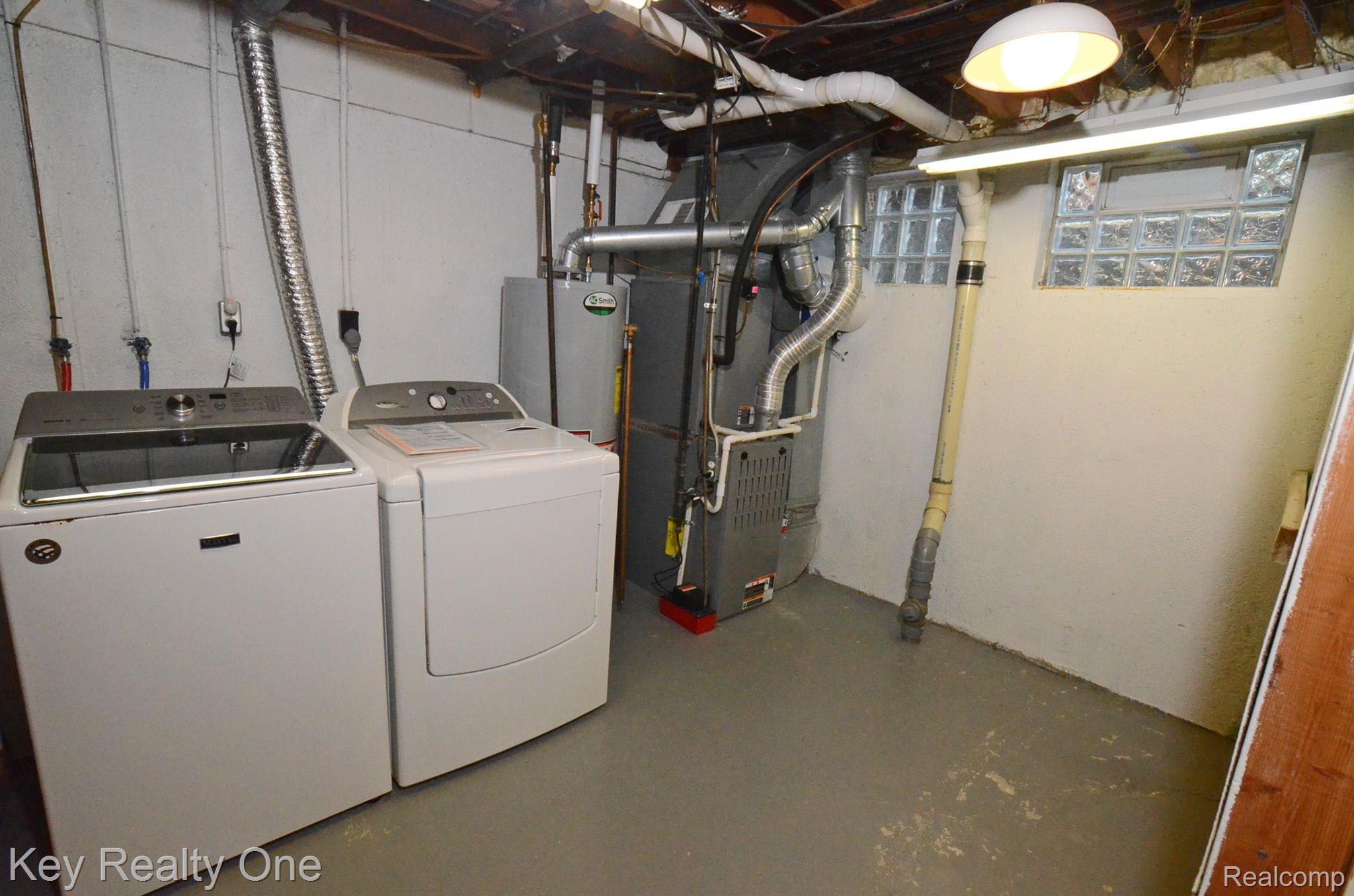 1102 Moreland Court Rochester, MI 48307 - Photo 23 of 31 Washer and Dyer Included