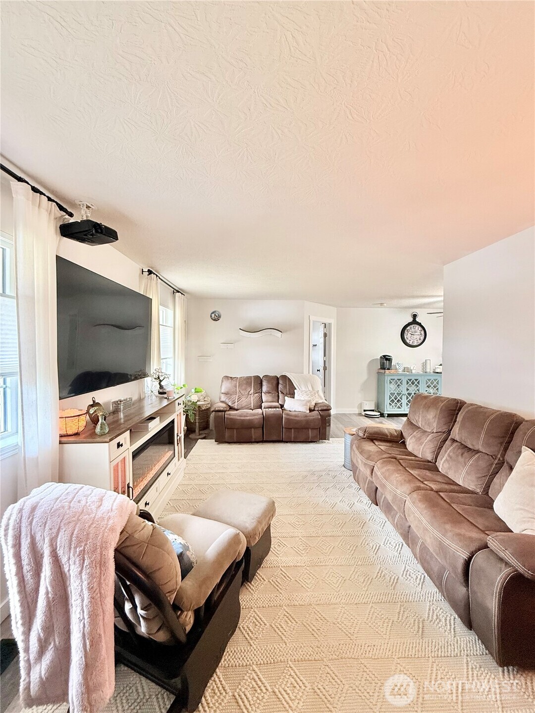 4 River Overlook Omak, WA 98841 - Photo 11 of 40 a living room with furniture and a flat screen tv