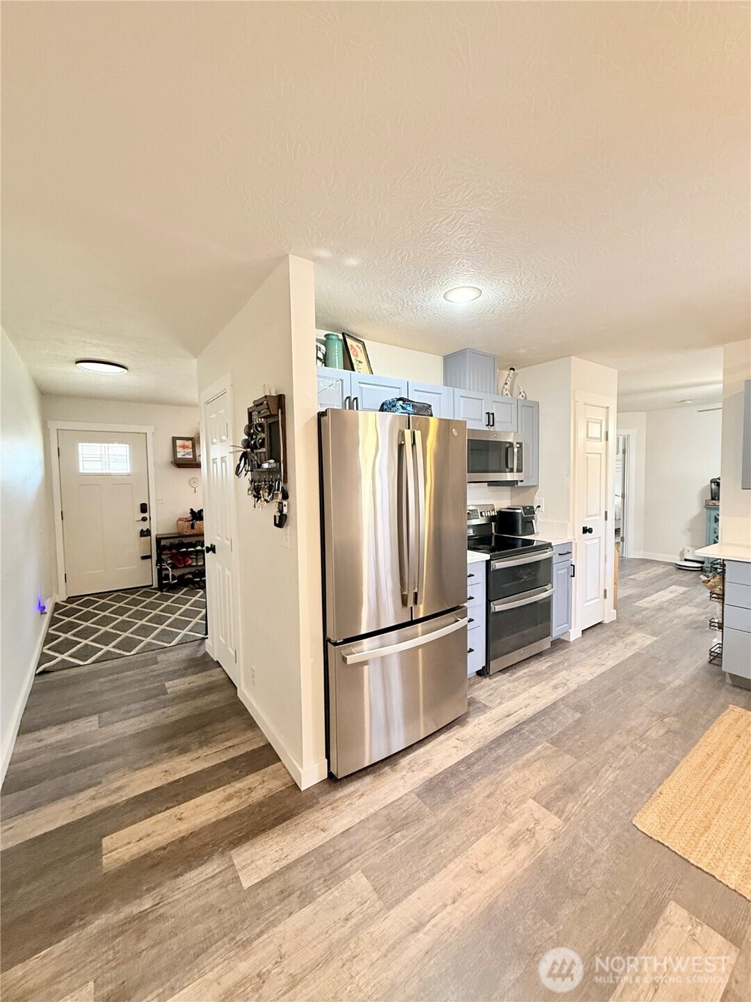4 River Overlook Omak, WA 98841 - Photo 13 of 40 a kitchen with stainless steel appliances a refrigerator and a stove top oven