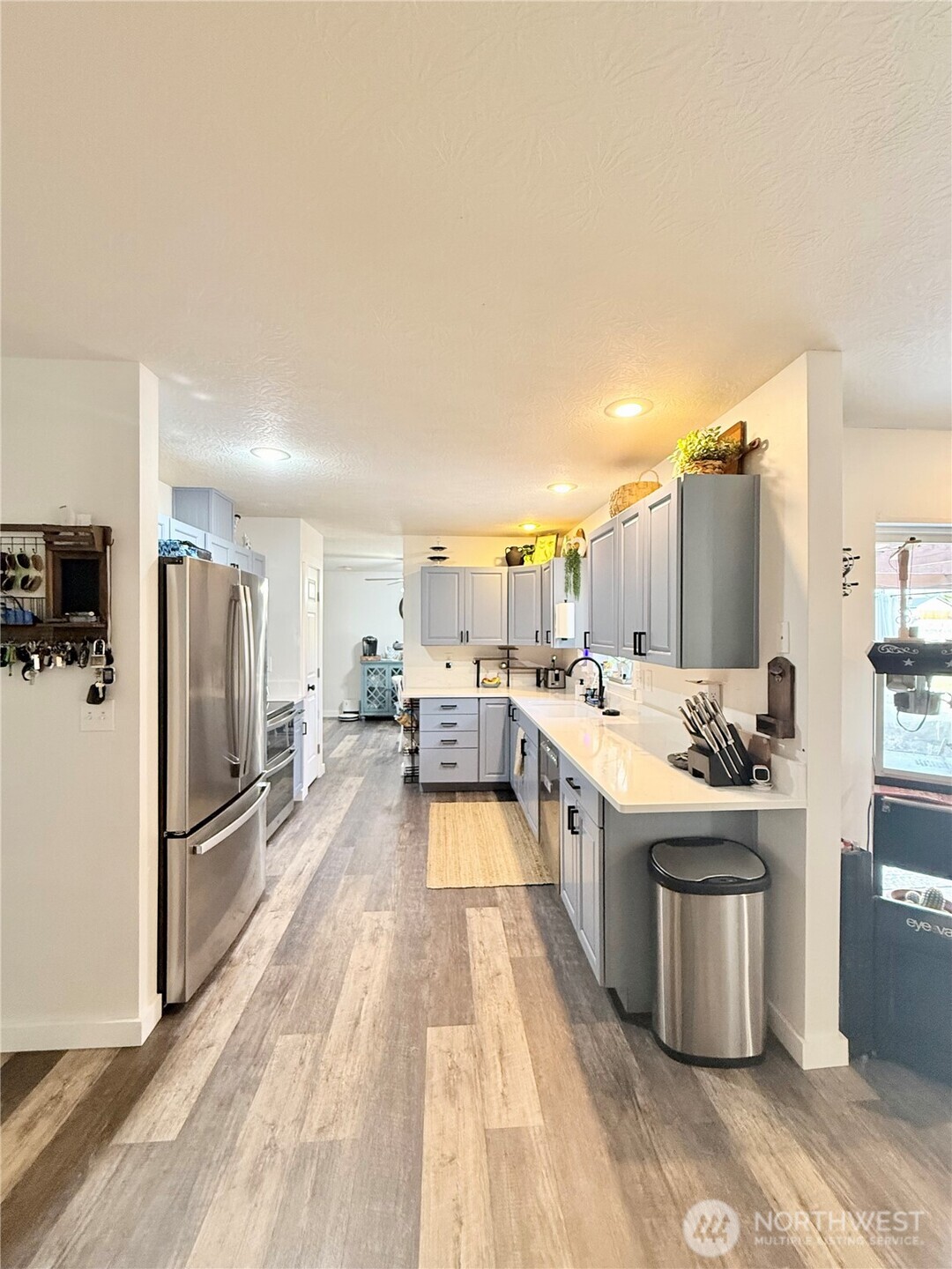 4 River Overlook Omak, WA 98841 - Photo 14 of 40 a large kitchen with a lot of counter space and stainless steel appliances