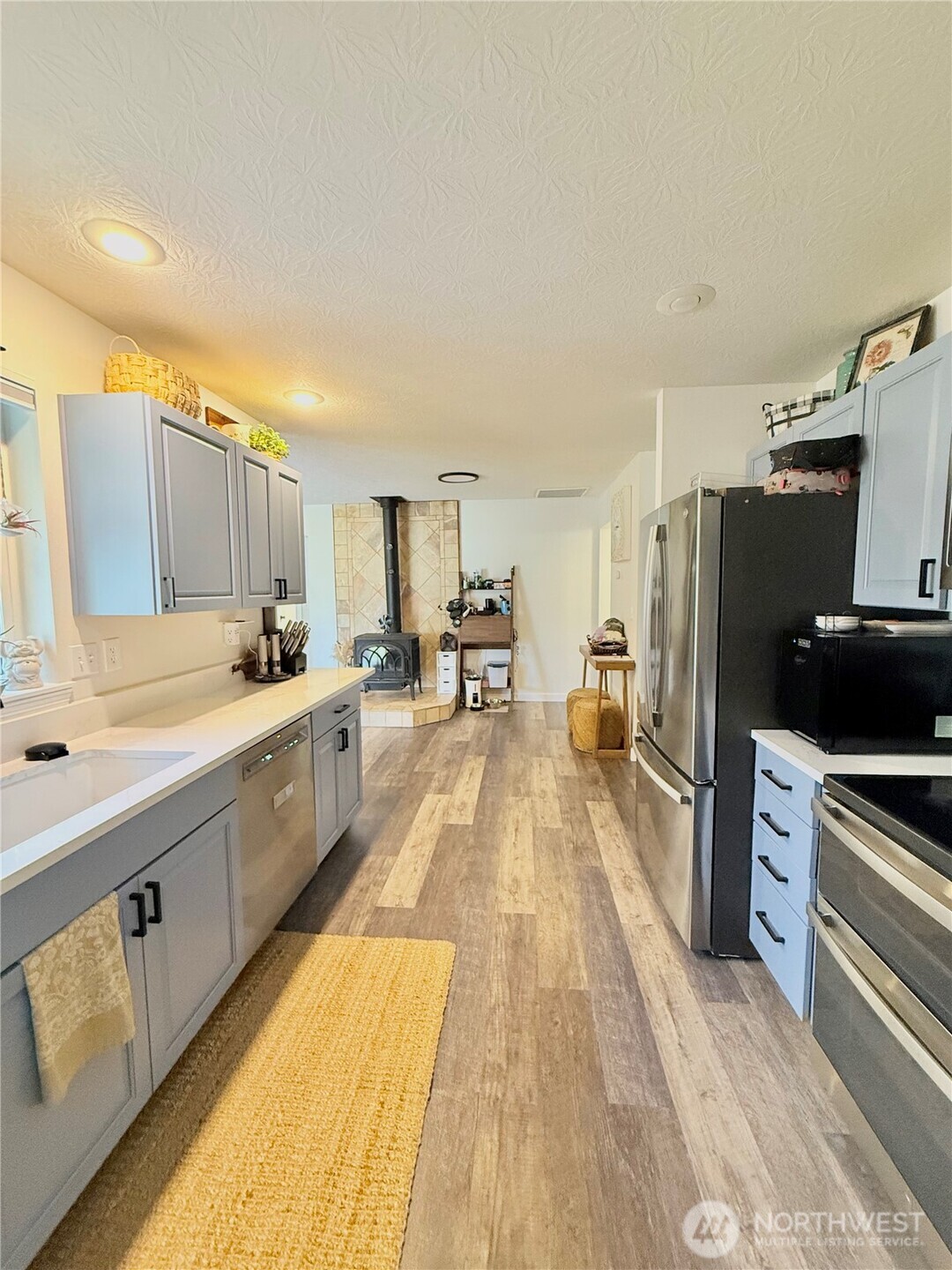 4 River Overlook Omak, WA 98841 - Photo 15 of 40 a large kitchen with a lot of counter space and refrigerator