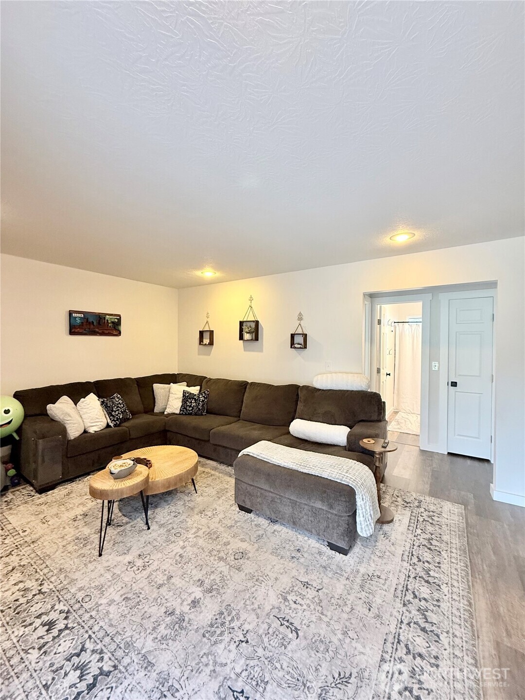 4 River Overlook Omak, WA 98841 - Photo 21 of 40 a living room with furniture and a couch