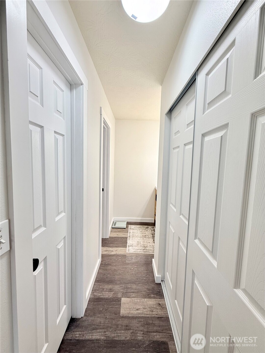 4 River Overlook Omak, WA 98841 - Photo 25 of 40 a view of a hallway with wooden floor and entryway