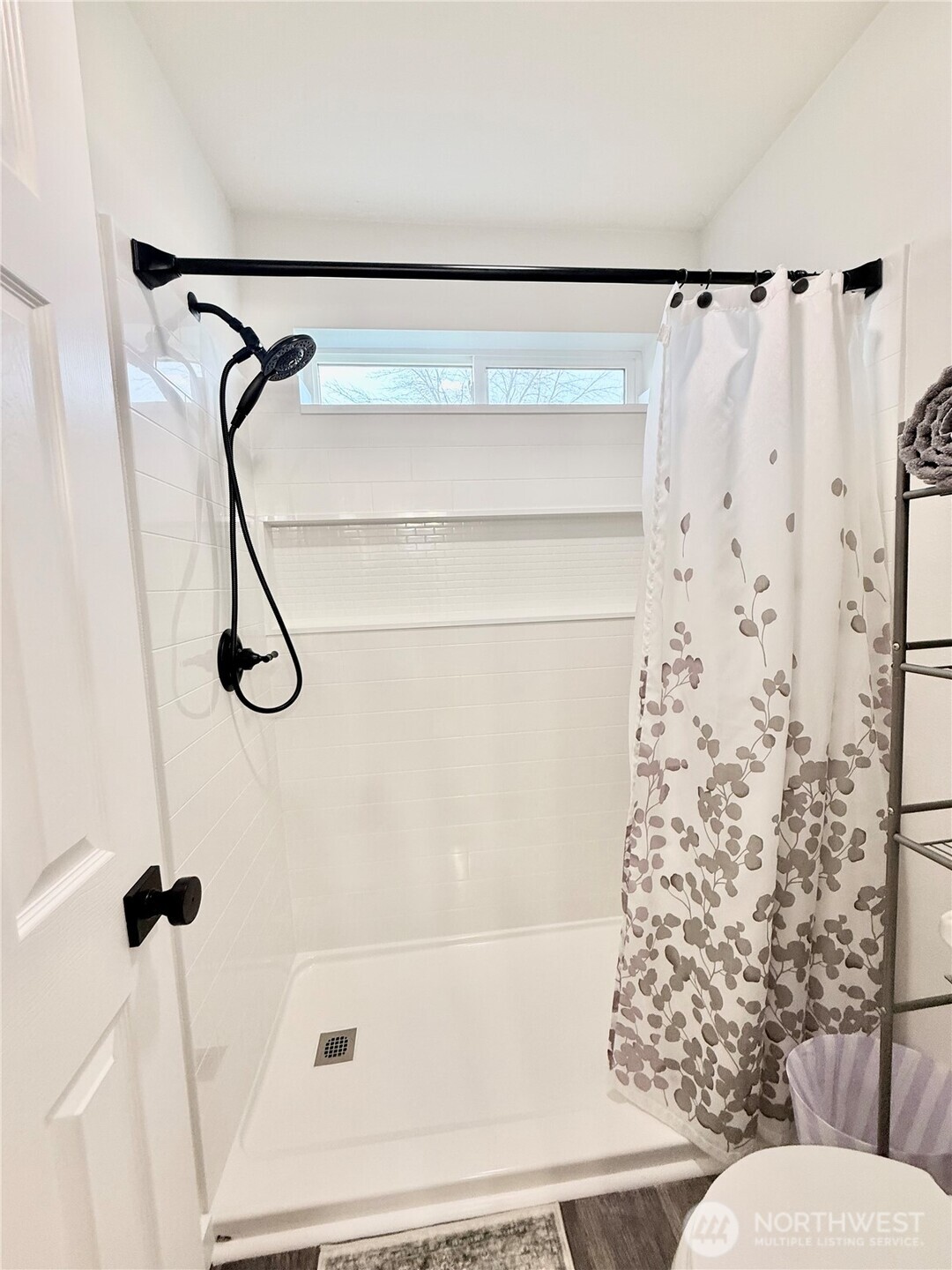 4 River Overlook Omak, WA 98841 - Photo 28 of 40 a bathroom with a shower and a shower