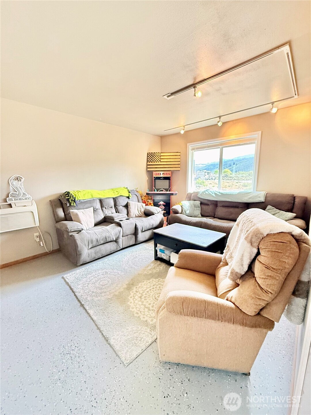 4 River Overlook Omak, WA 98841 - Photo 39 of 40 a living room with furniture and a large window