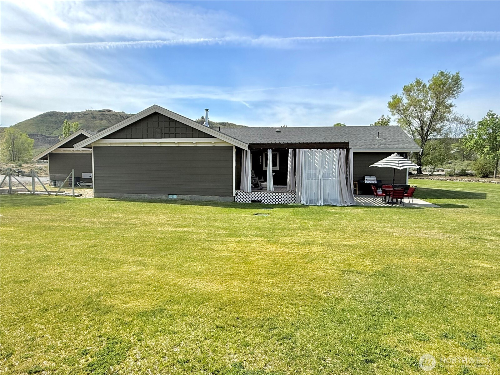 4 River Overlook Omak, WA 98841 - Photo 4 of 40 a front view of a house with a yard