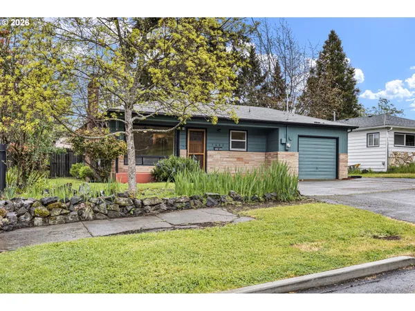 $279,000 | 1402 Southeast Court Street, Roseburg, OR 97470