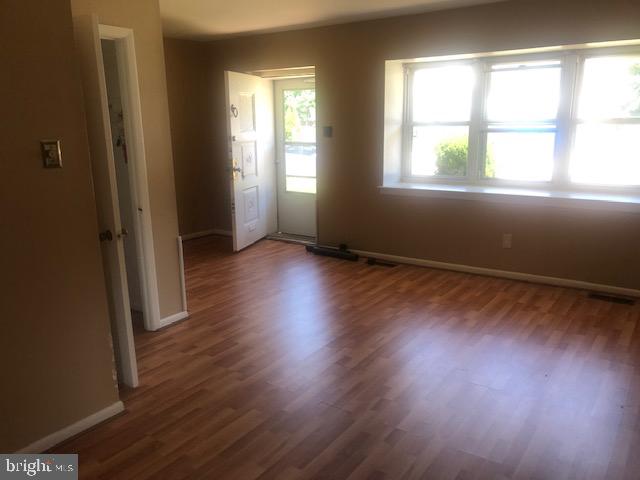 2218 Strahle Street Philadelphia, PA 19152 - Photo 11 of 34 1st Flr_Living Rm