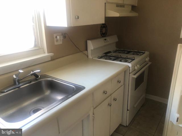 2218 Strahle Street Philadelphia, PA 19152 - Photo 13 of 34 1st Flr_Kitchen
