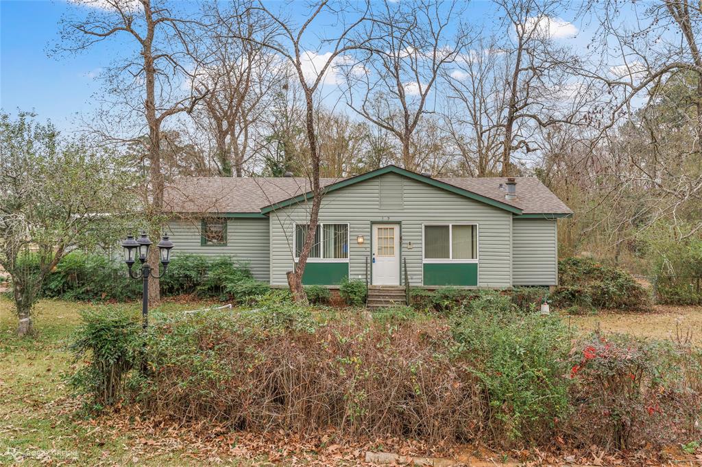 302 Princeton Road Princeton, LA 71067 - Photo 2 of 33 a view of a house with yard and a garden