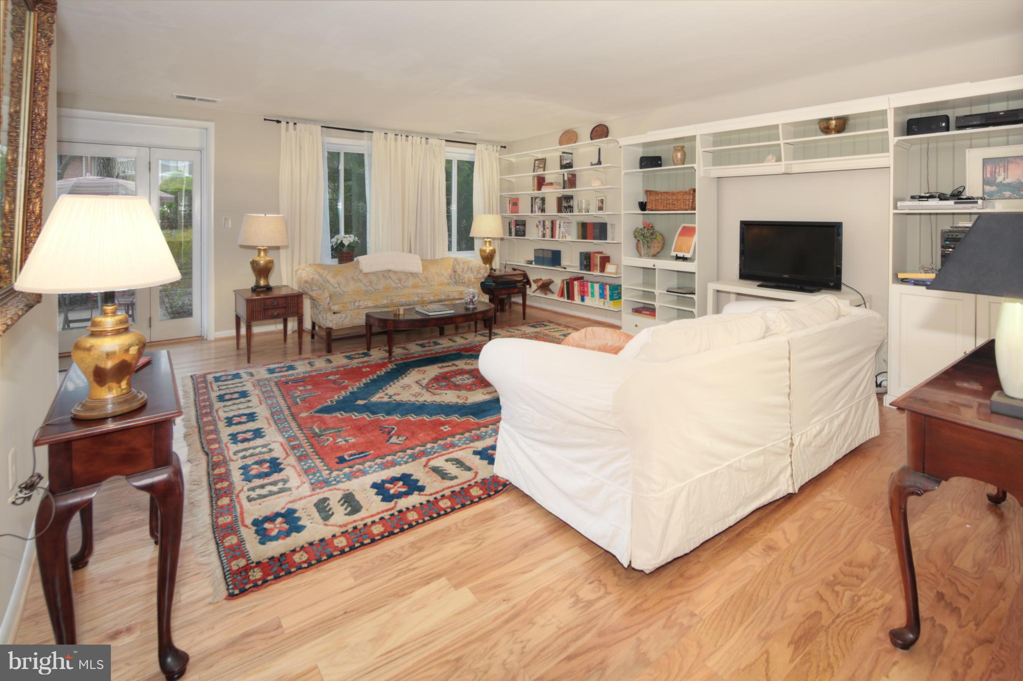 5 Cross Keys Road, Unit 5B Baltimore, MD 21210 - Photo 3 of 30 Living Room