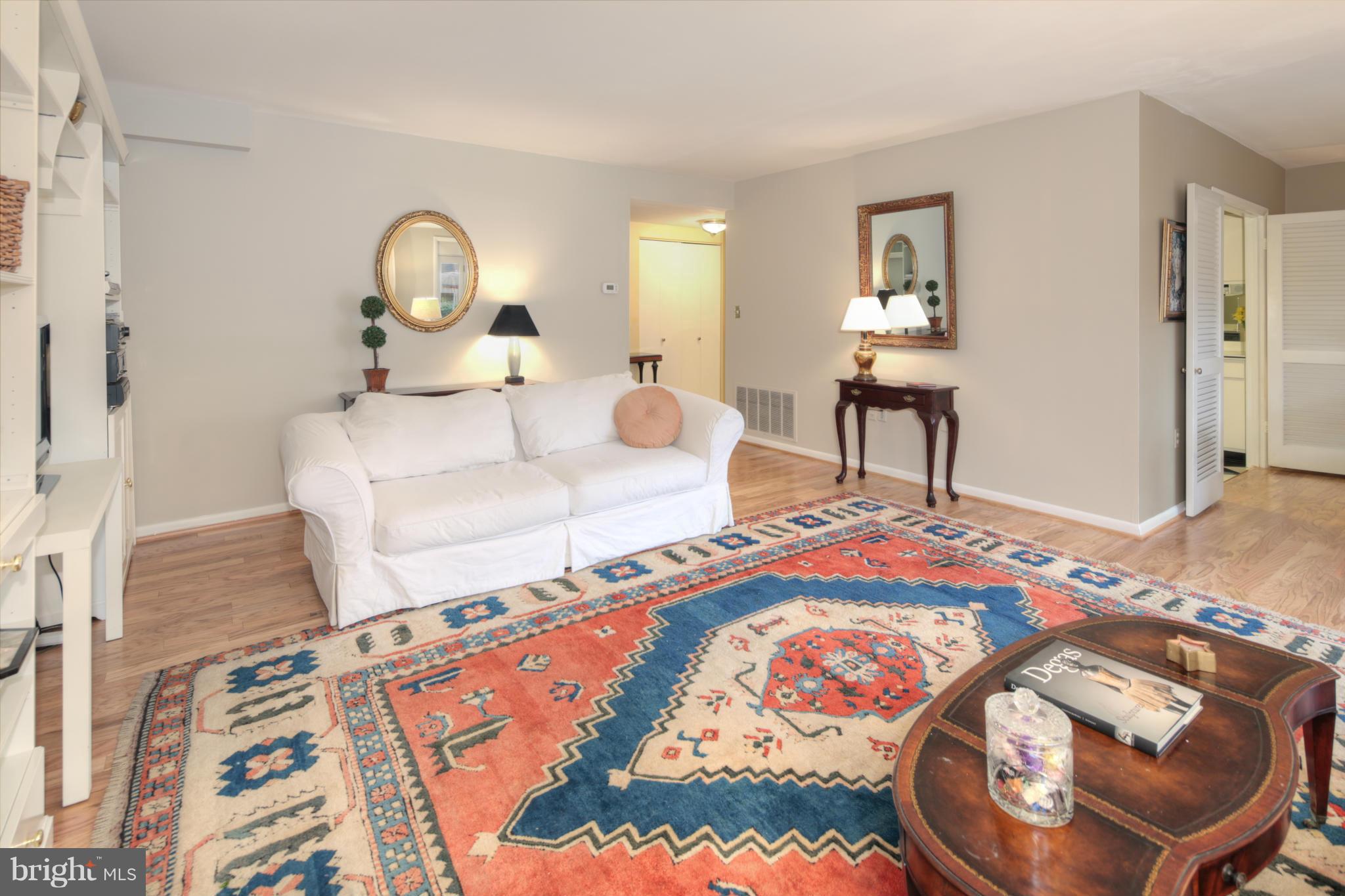 5 Cross Keys Road, Unit 5B Baltimore, MD 21210 - Photo 7 of 30 Living Room