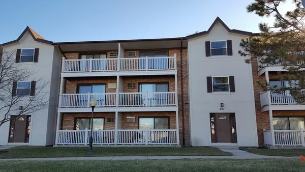 $1,800 | 297 North Gregory Street, Unit 11, Aurora, IL 60504