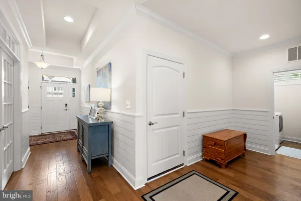 a view of a livingroom with furniture