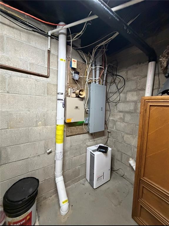 180 Hemlock Road Petrolia, PA 16050 - Photo 19 of 25 a bathroom with a toilet and a shower