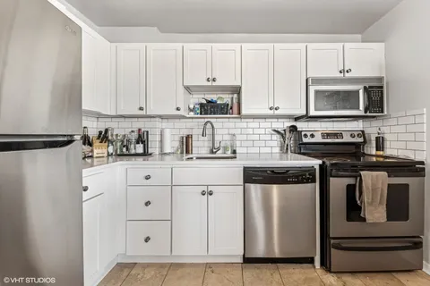 $325,000 | 1355 North Sandburg Terrace, Unit 2608, Chicago, IL 60610