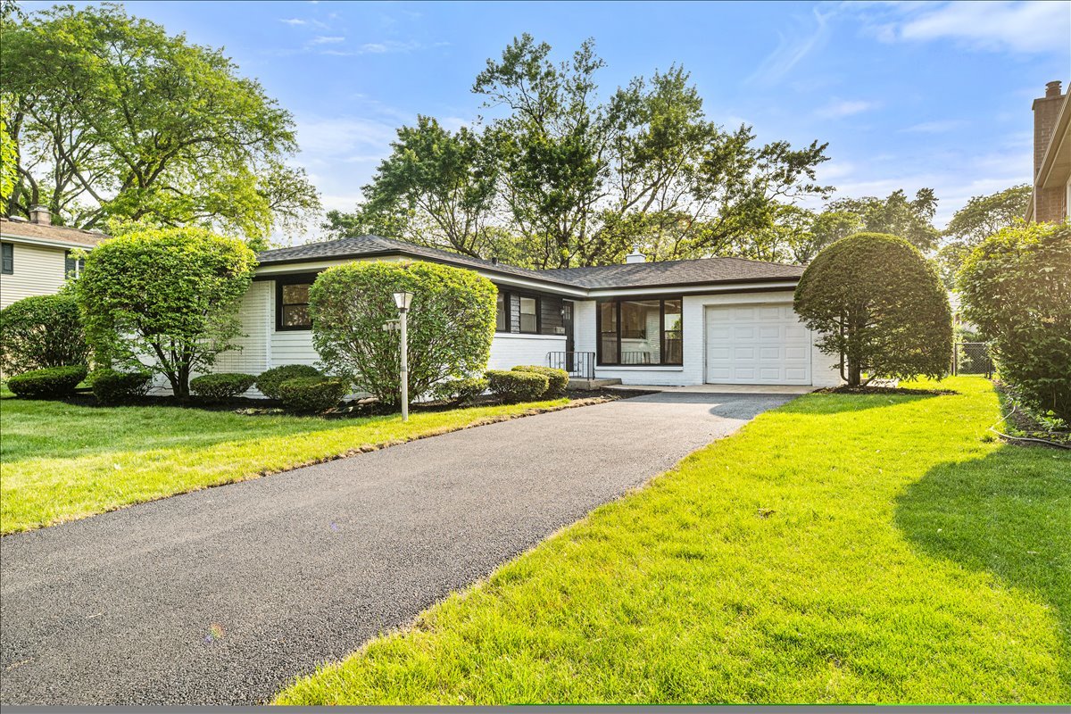 114 South Waverly Place Mount Prospect, IL 60056 - Photo 2 of 48