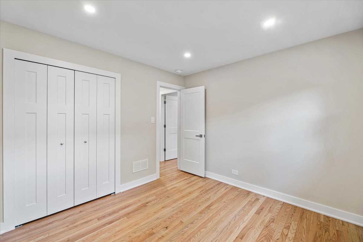 114 South Waverly Place Mount Prospect, IL 60056 - Photo 25 of 48