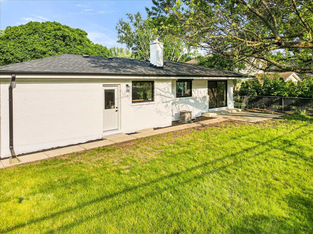 114 South Waverly Place Mount Prospect, IL 60056 - Photo 40 of 48