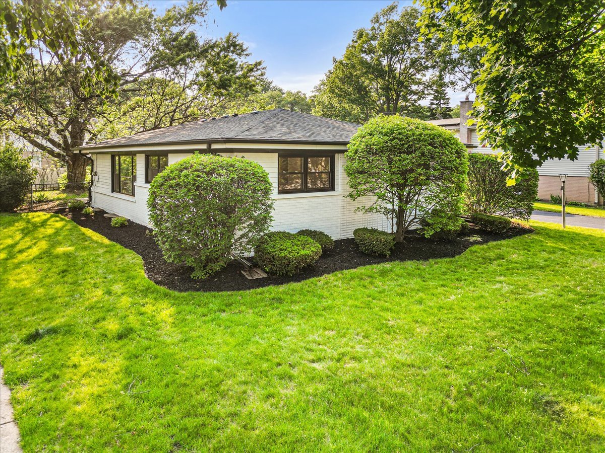 114 South Waverly Place Mount Prospect, IL 60056 - Photo 4 of 48