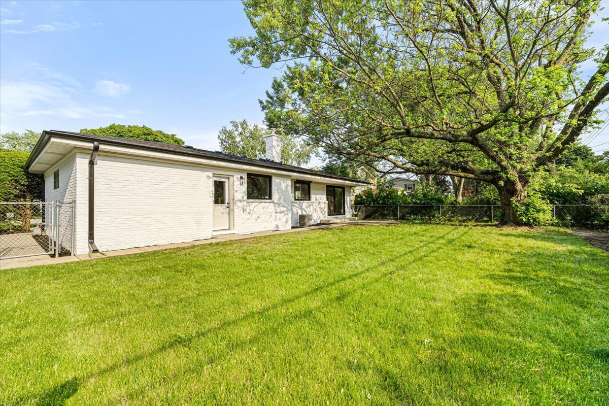114 South Waverly Place Mount Prospect, IL 60056 - Photo 41 of 48