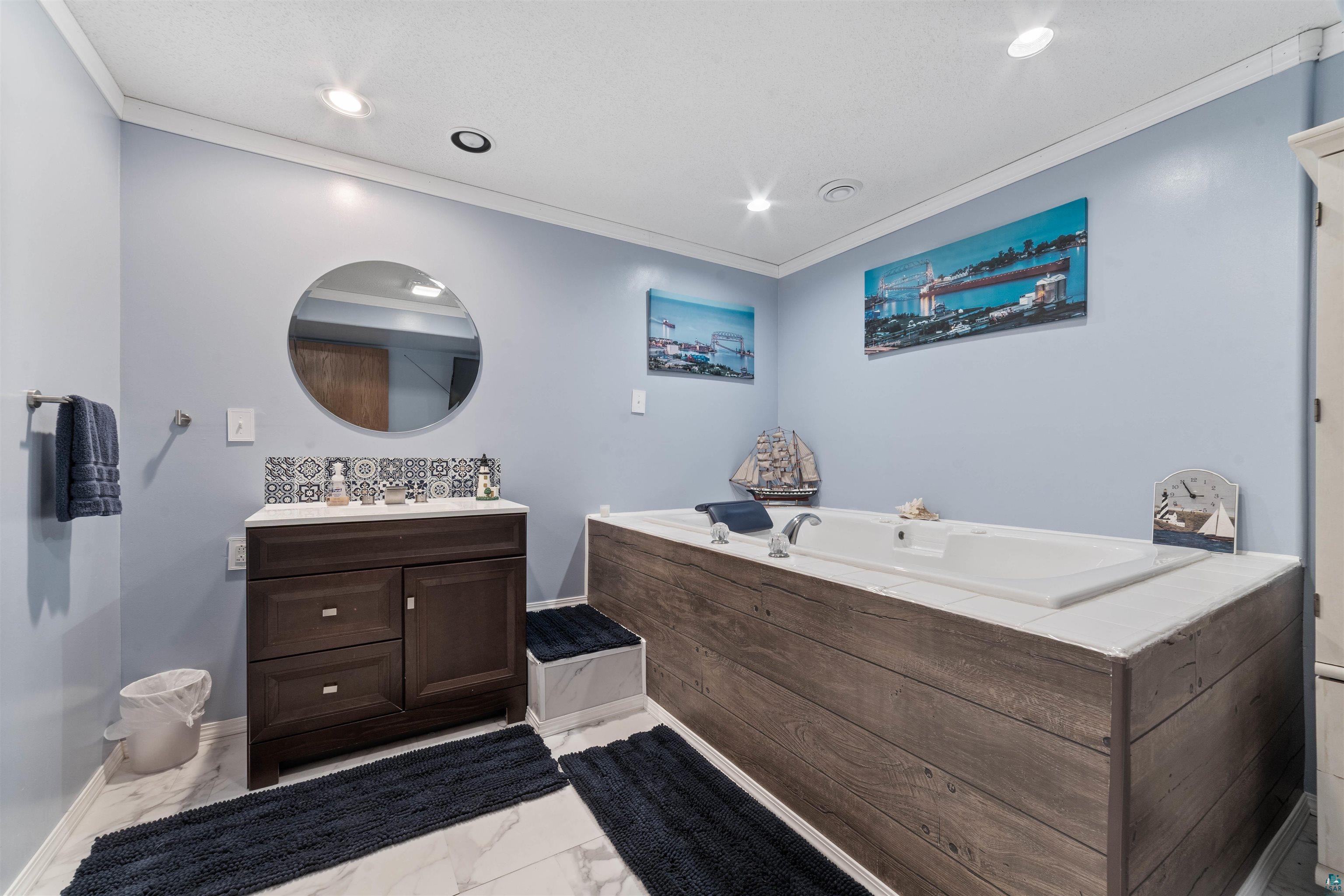 3308 Riley Road Duluth, MN 55804 - Photo 15 of 27 Bathroom
