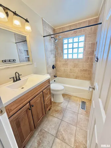 $260,000 | 1963 West Losey Street, Galesburg, IL 61401