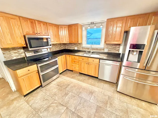 $249,900 | 1963 West Losey Street, Galesburg, IL 61401