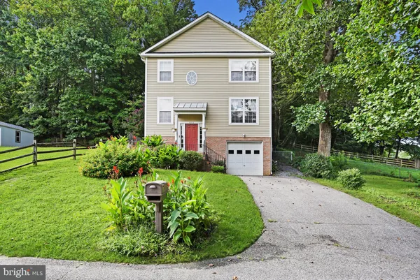 $3,250 | 856 Bayview Drive, Edgewater, MD 21037