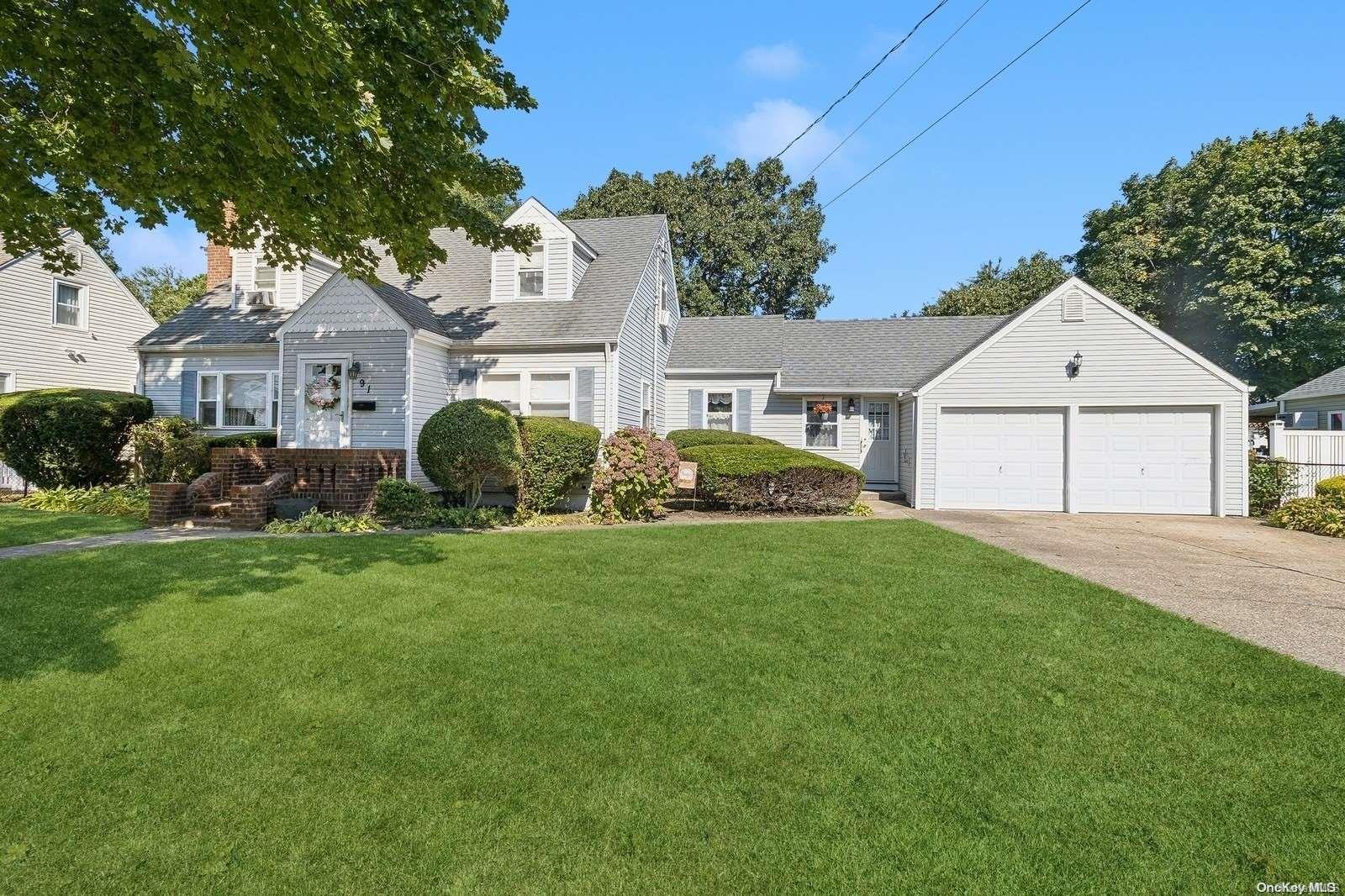 91 Laurel Road Lindenhurst, NY 11757 - Photo 1 of 1