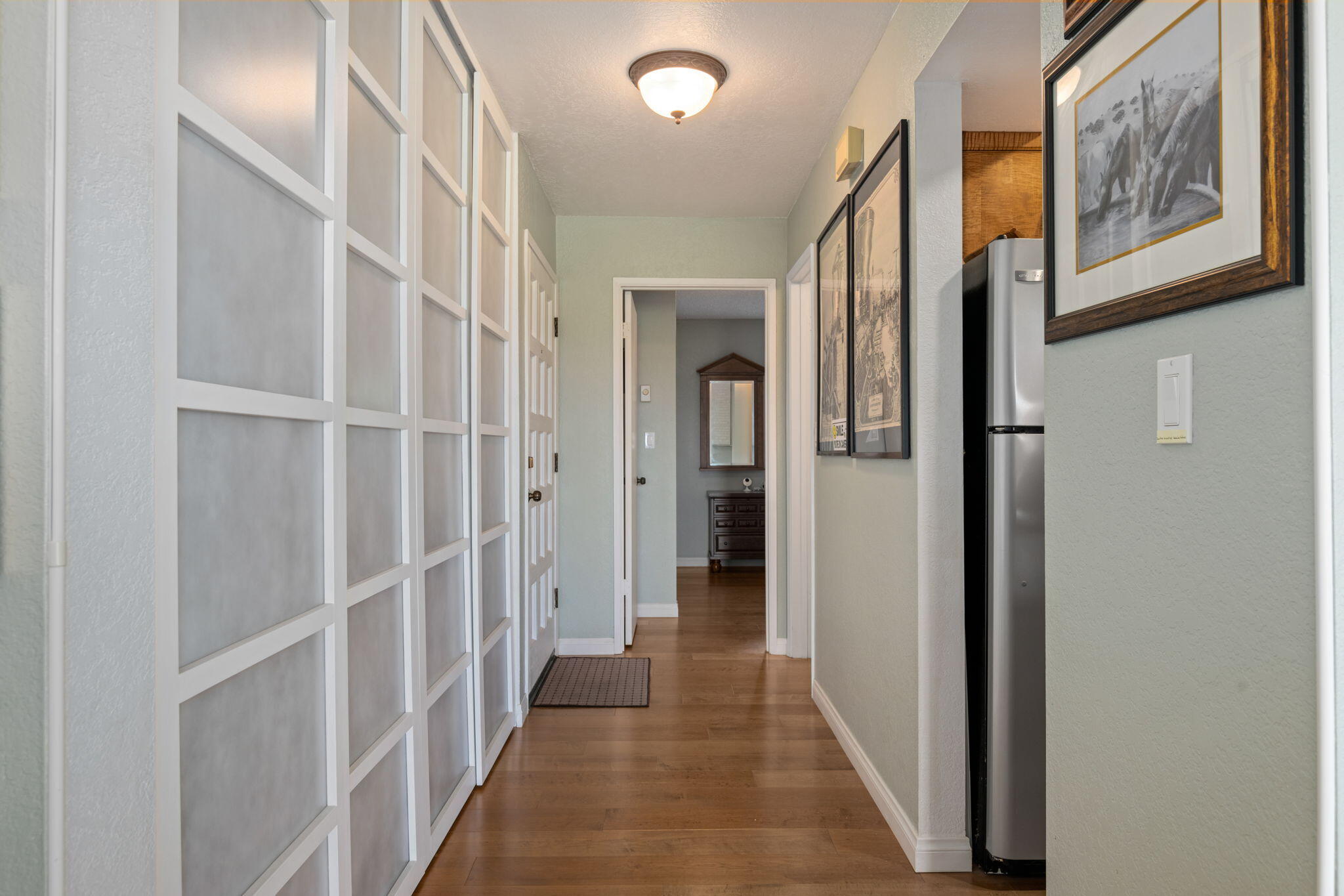 3375 Foothill Road, Unit 524 Carpinteria, CA 93013 - Photo 13 of 22 15 - Hallway