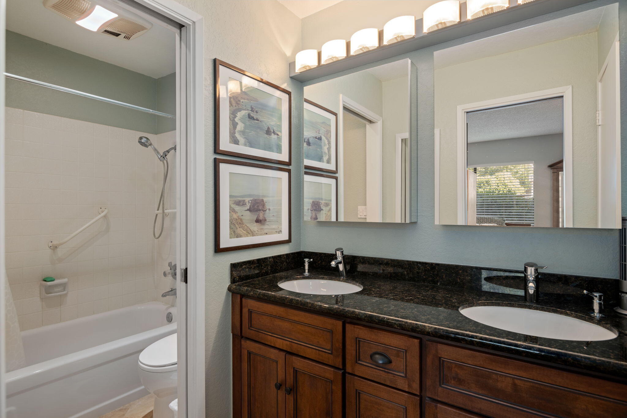 3375 Foothill Road, Unit 524 Carpinteria, CA 93013 - Photo 16 of 22 18 - Bathroom