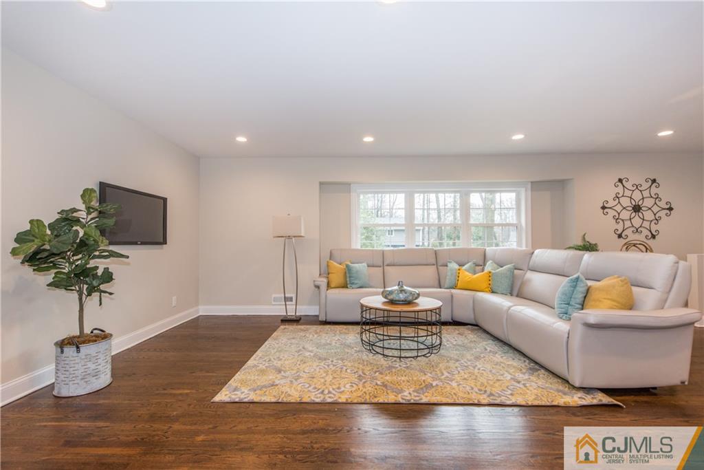 9 Huntington Road Edison, NJ 08820 - Photo 18 of 33 Gallery Image 18