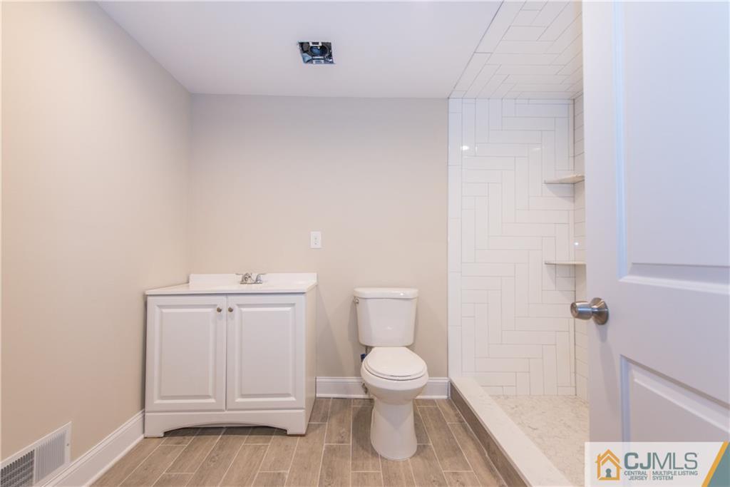 9 Huntington Road Edison, NJ 08820 - Photo 28 of 33 Gallery Image 28