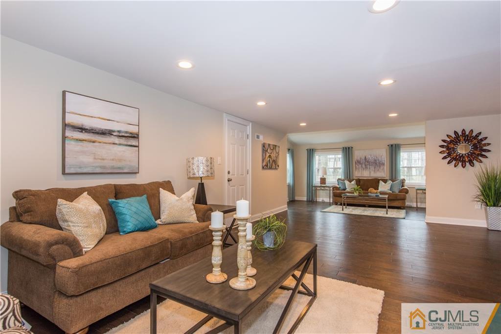 9 Huntington Road Edison, NJ 08820 - Photo 4 of 33 Gallery Image 4