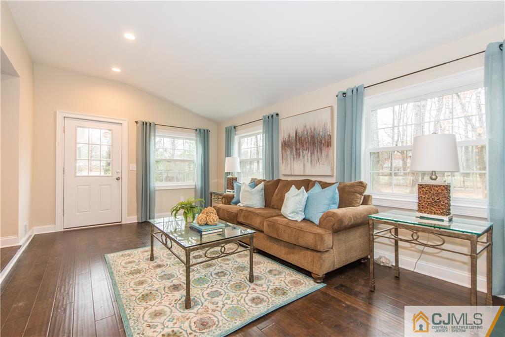 9 Huntington Road Edison, NJ 08820 - Photo 5 of 33 Gallery Image 5