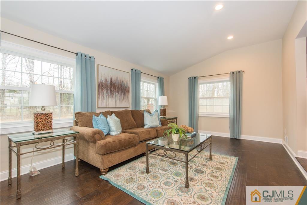 9 Huntington Road Edison, NJ 08820 - Photo 6 of 33 Gallery Image 6