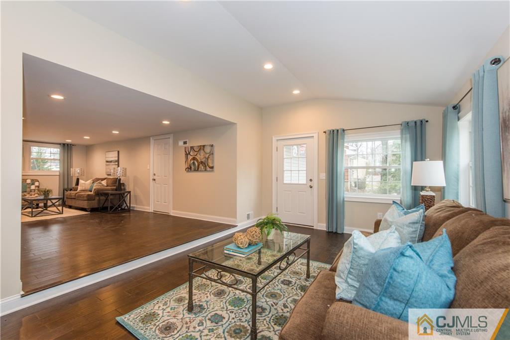 9 Huntington Road Edison, NJ 08820 - Photo 7 of 33 Gallery Image 7