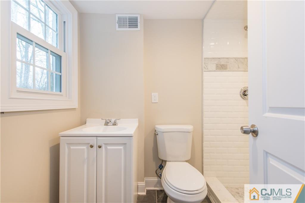 9 Huntington Road Edison, NJ 08820 - Photo 9 of 33 Gallery Image 9