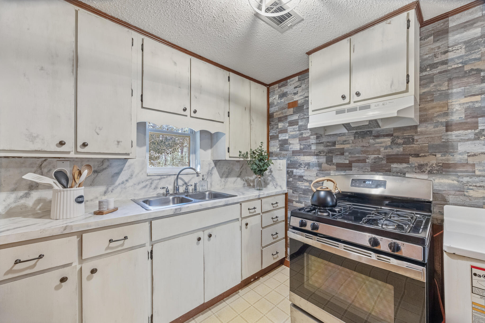 894 Williams Avenue Crestview, FL 32539 - Photo 5 of 17 11-11