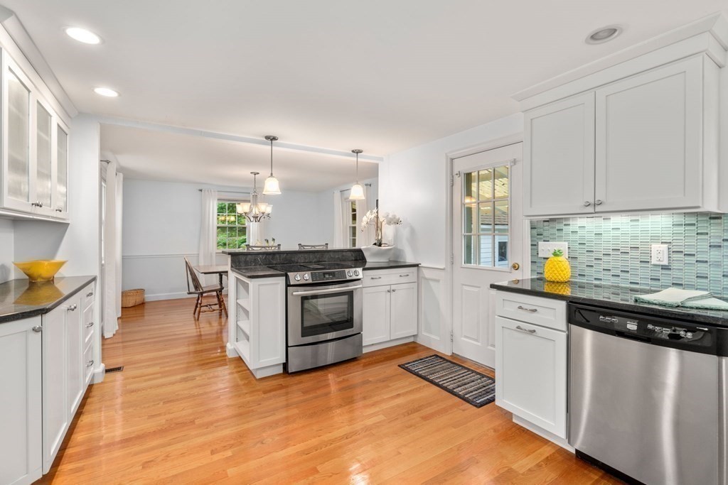 137 Ledgewood Road Dedham, MA 02026 - Photo 6 of 22 Gallery Image 6