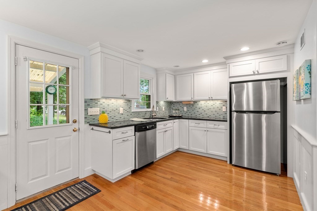 137 Ledgewood Road Dedham, MA 02026 - Photo 8 of 22 Gallery Image 8