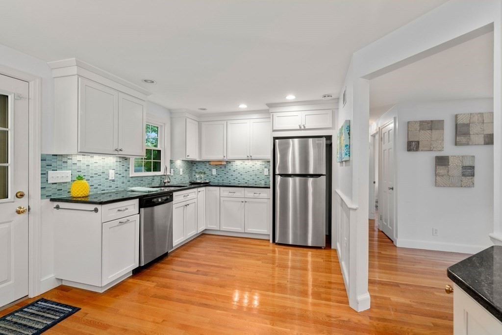 137 Ledgewood Road Dedham, MA 02026 - Photo 9 of 22 Gallery Image 9